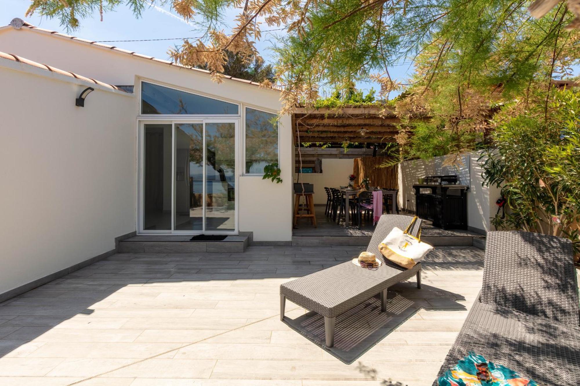 Holiday home Mon Reve, Cabanon Les Pieds Dans L'eau A La Madrague, Confortable Et Lumineux