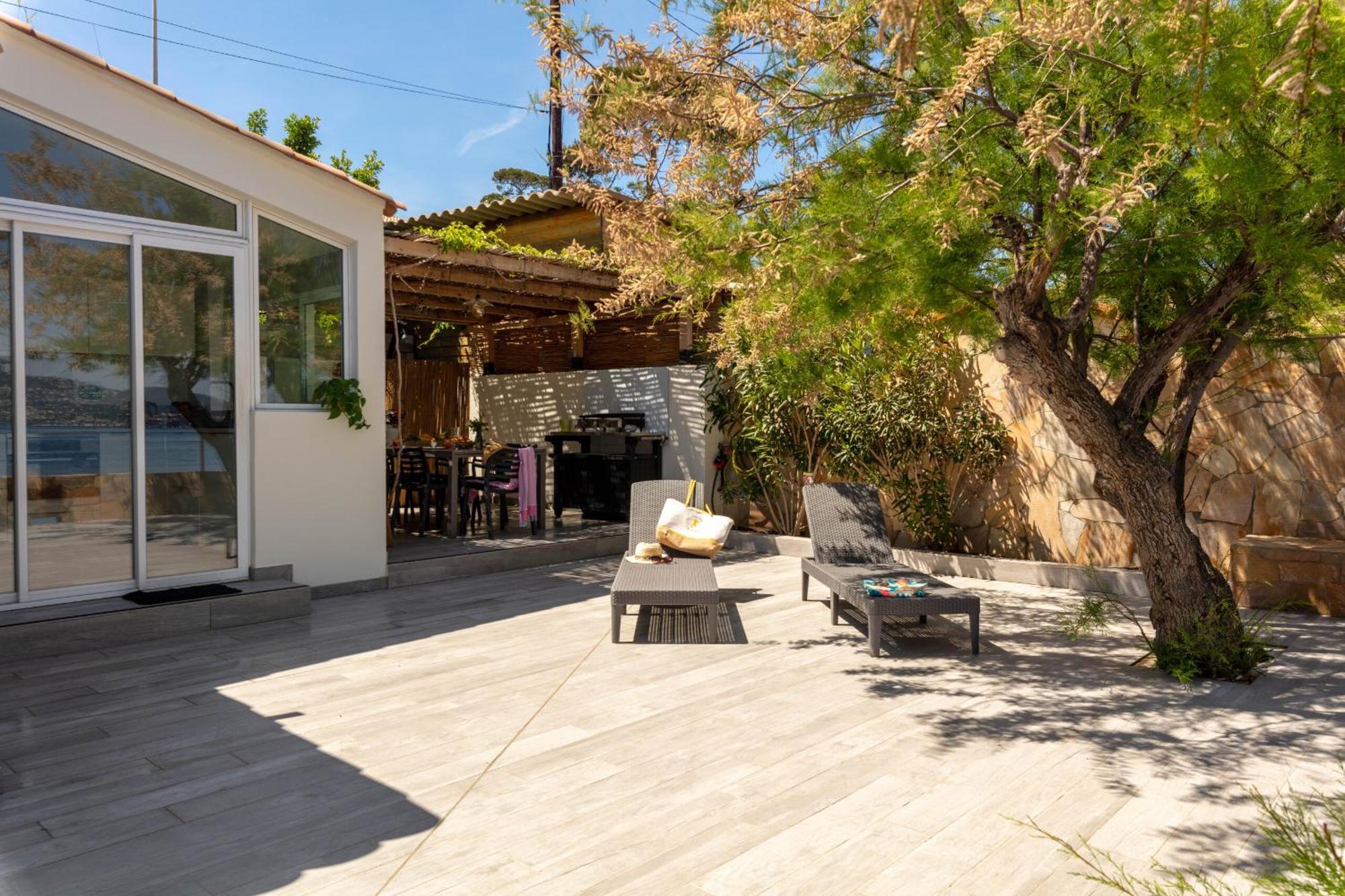 Mon Reve, Cabanon Les Pieds Dans L'eau A La Madrague, Confortable Et Lumineux Hyeres