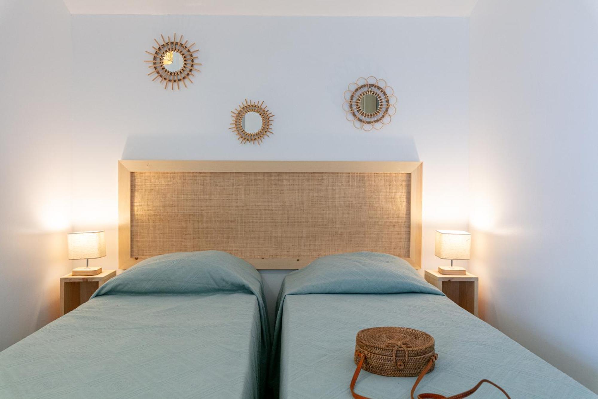 Holiday home Mon Reve, Cabanon Les Pieds Dans L'eau A La Madrague, Confortable Et Lumineux Hyeres
